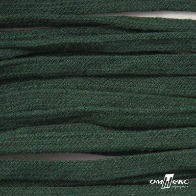 Шнур плетеный d-8 мм плоский, 70% хлопок 30% полиэстер, уп.85+/-1 м, цв.1016-т.зеленый - купить в Северске. Цена: 742.50 руб.